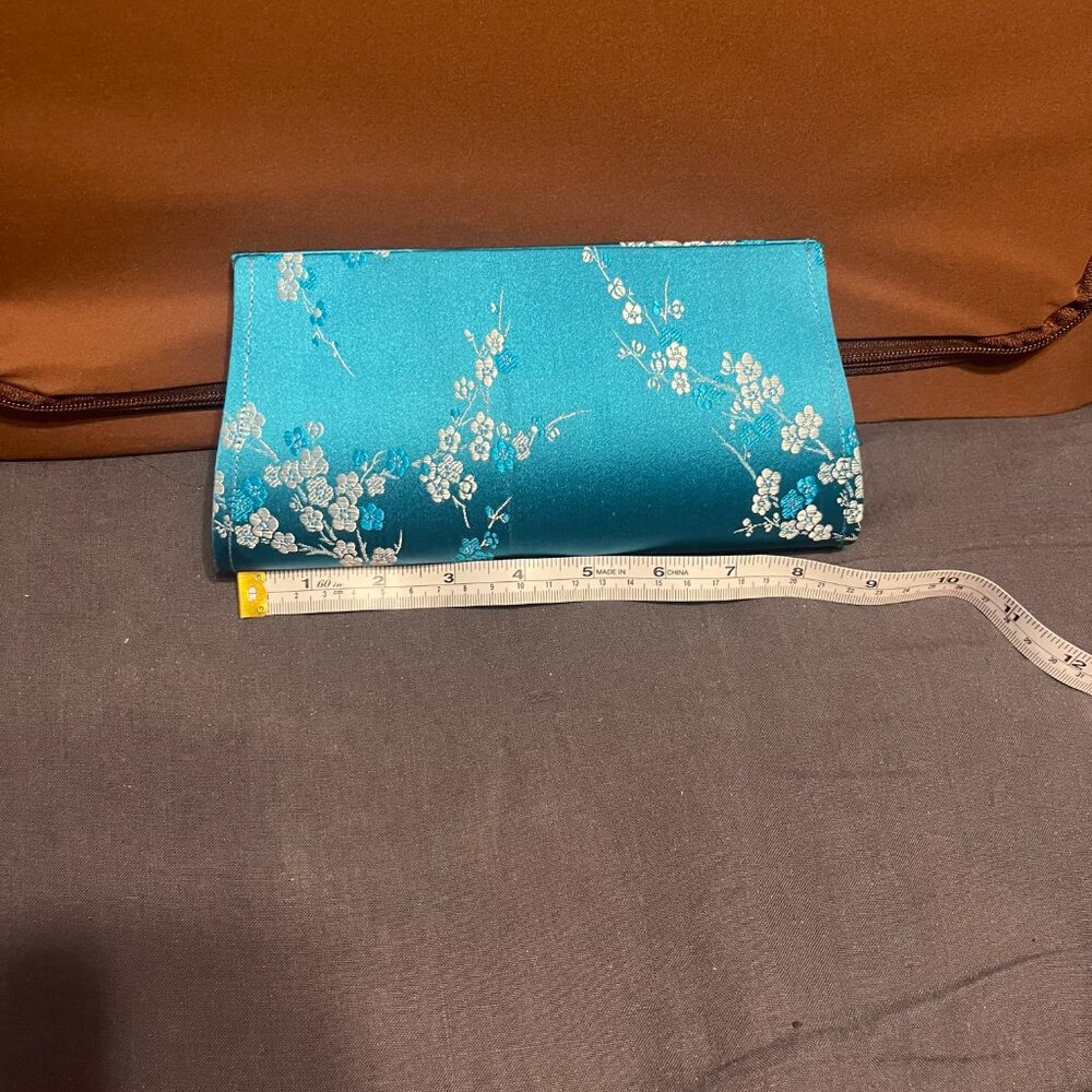 Elegant Floral Clutch - Perfect for Any Occasion! Never Used - Picture 2 of 8
